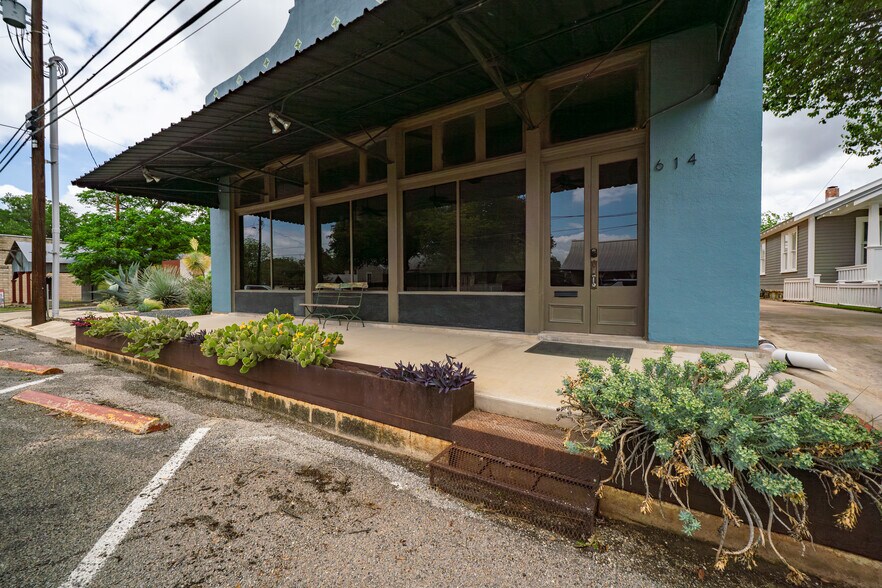 More Photos Of 612 High St, Comfort Storefront Retail Residential For Lease