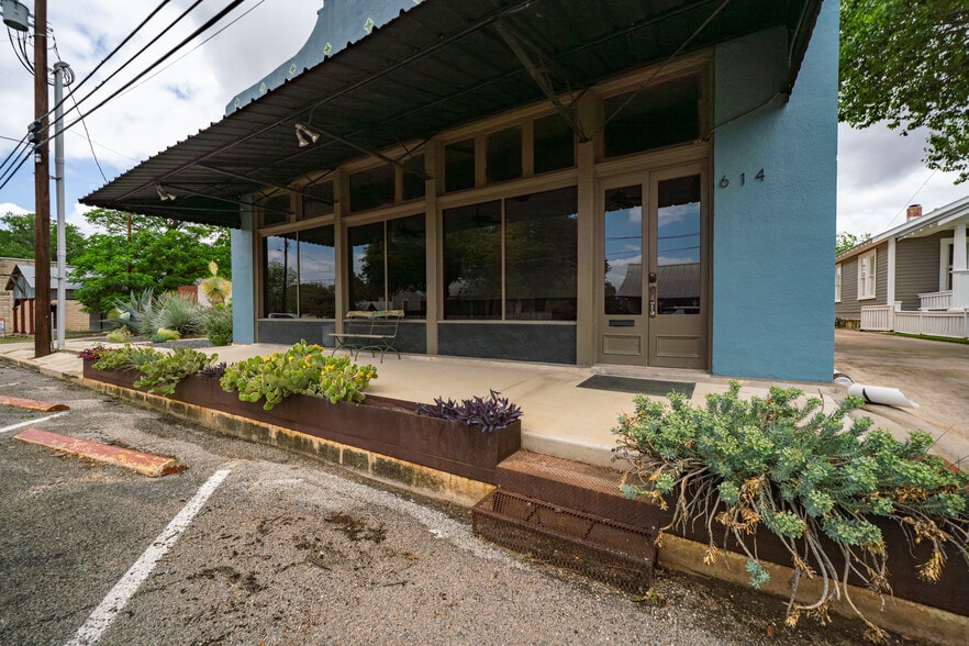 More Photos Of 614 High St, Comfort Storefront Retail Residential For Sale