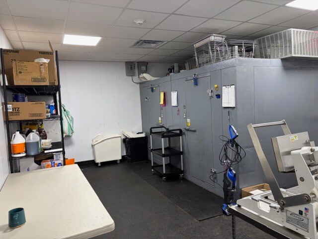 More Photos Of 248 Oxford Rd, Oxford Storefront Retail Office For Lease