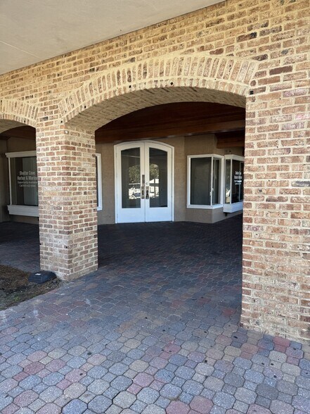 More Photos Of 9 Harbourside Ln, Hilton Head Island Hotel For Lease
