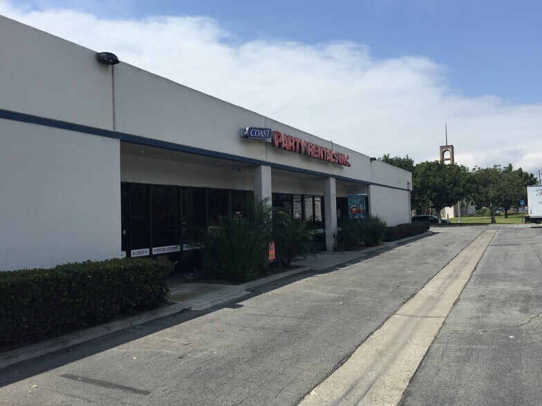 Primary Photo Of 4274 Cerritos Ave, Los Alamitos Light Distribution For Lease