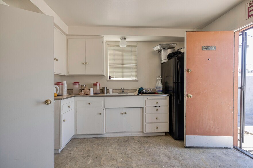 More Photos Of 5017 Alta Dr, Las Vegas Office For Sale