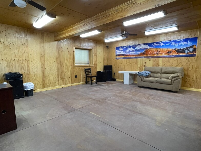 More Photos Of 825 Cannonball dr, Big Water Research And Development For Lease