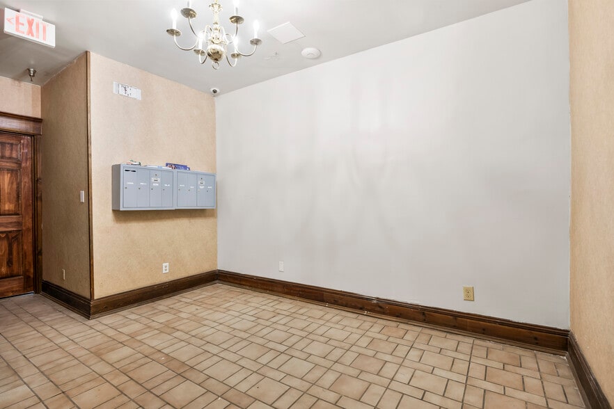 More Photos Of 82 N Pearl St, Albany Apartments For Sale