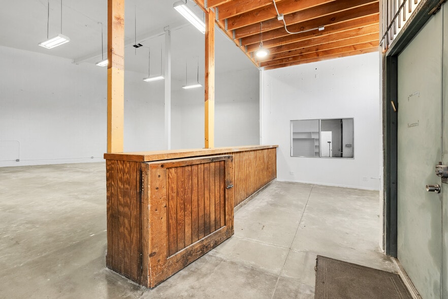 More Photos Of 4931 Venice Blvd, Los Angeles Storefront For Lease