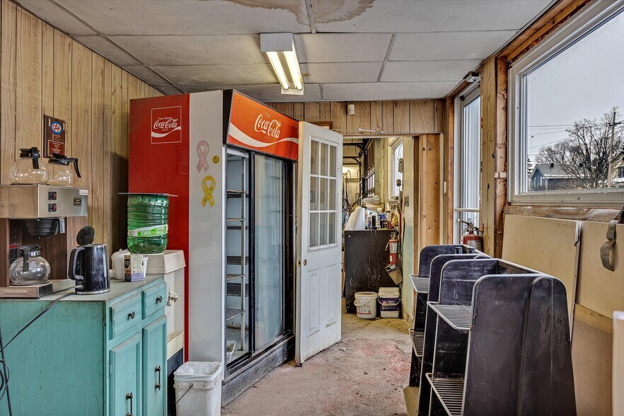More Photos Of 73 King St E, Kawartha Lakes Auto Repair For Sale