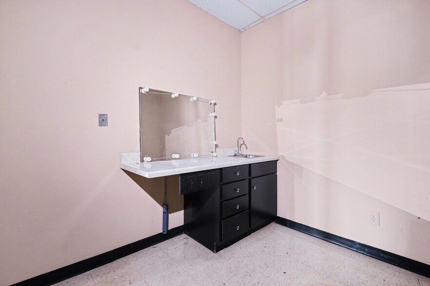 More Photos Of 136 W Virginia Ave, Bessemer City Storefront Retail Office For Sale