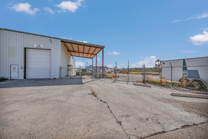 More Photos Of 2110 W 44th St, Odessa Industrial For Sale