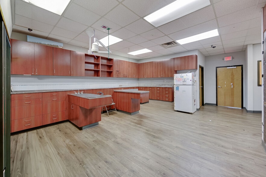 More Photos Of 7507 NE Roswell Rd, Atlanta Unknown For Lease