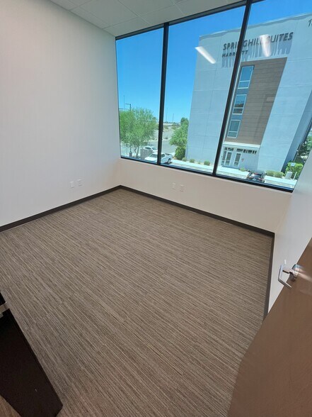 More Photos Of 1360 N Bullard Ave, Goodyear Office For Lease