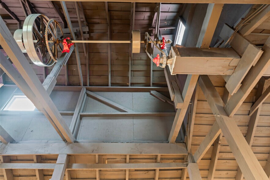 More Photos Of 20704 Ashburn Rd, Ashburn Unknown For Lease