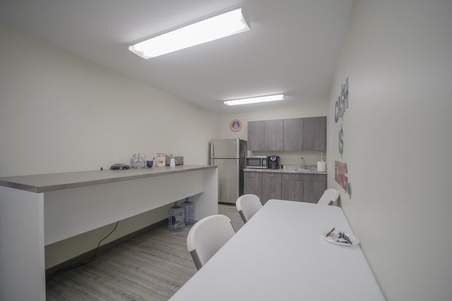 More Photos Of 808 Bob White Rd, Victoria Warehouse For Sale