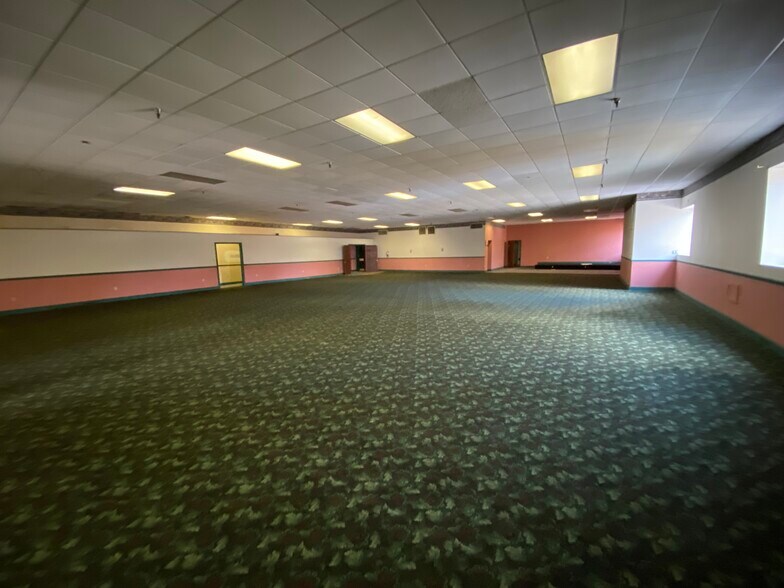 More Photos Of 1825 Locust Ave, Fairmont Restaurant For Sale