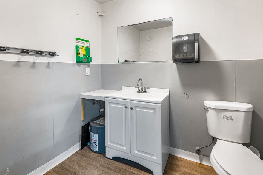 More Photos Of 1033 Avenue D, Snohomish Storefront For Lease