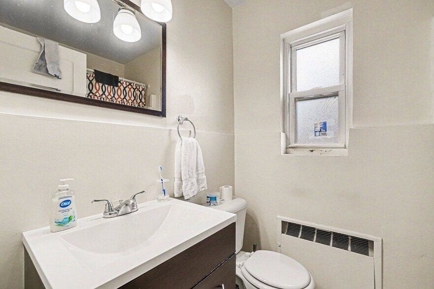 More Photos Of 2370 Losantiville Ave, Cincinnati Multifamily For Sale