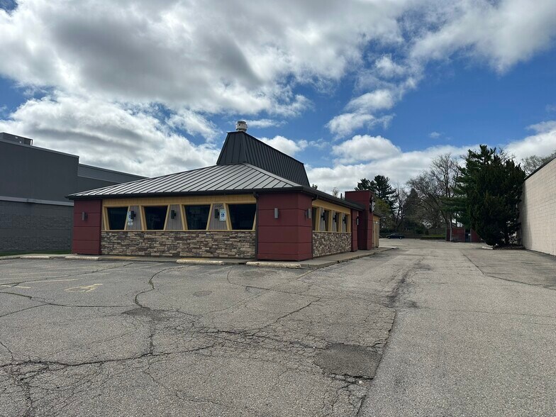 Primary Photo Of 1107 W Main St, Whitewater Restaurant For Lease