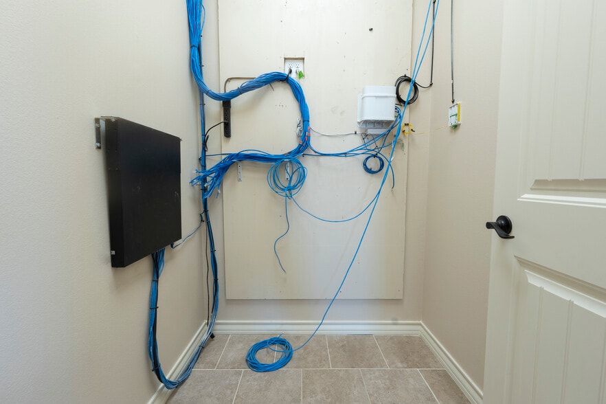 More Photos Of 1806 CR-1101, Midland Warehouse For Lease