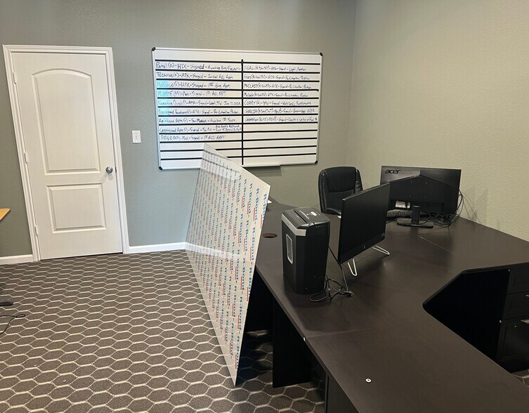 More Photos Of 15014 Iowa St, Austin Industrial For Sale