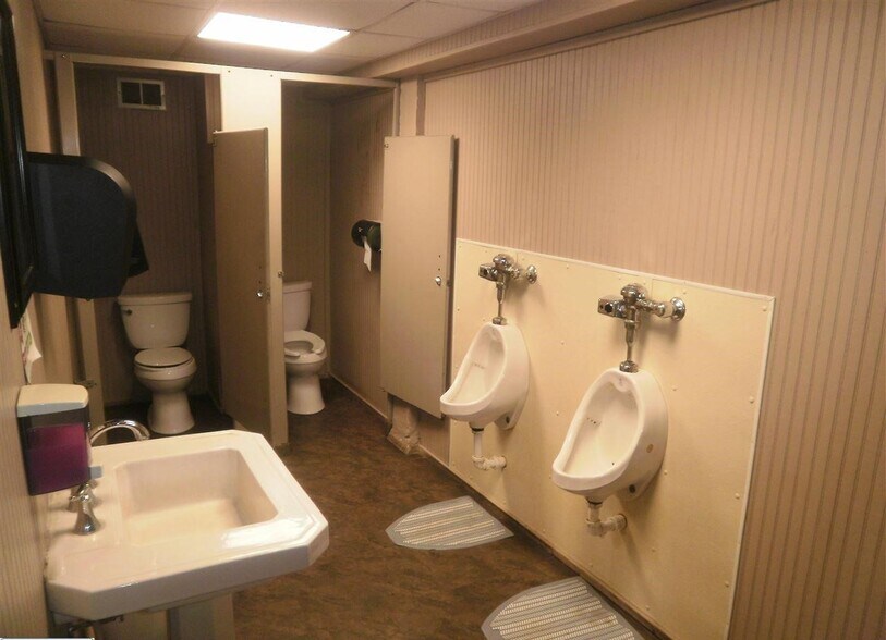 More Photos Of 1939 5th Ave E, Hibbing Sports And Entertainment For Sale