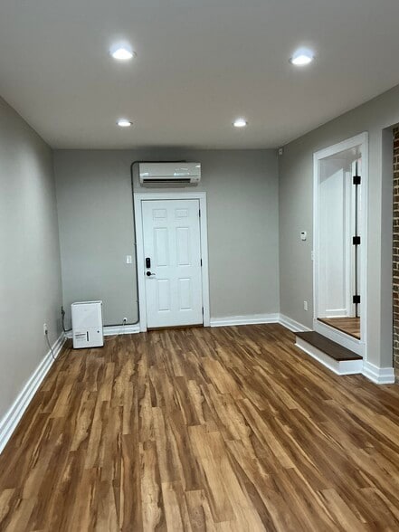 More Photos Of 124 Confederate St, Fort Mill Storefront For Sale