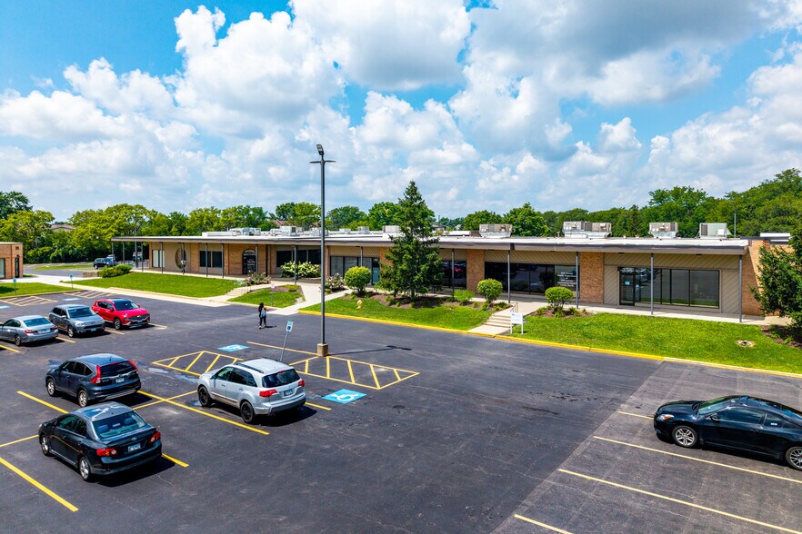 More Photos Of 391 Quadrangle Dr, Bolingbrook Office For Sale