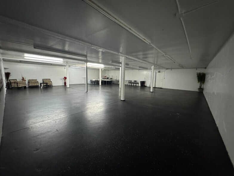 More Photos Of 3401 S Chambers Rd, Aurora Office For Sale