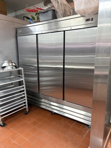 More Photos Of 1661 E Monte Vista Ave, Vacaville General Retail For Lease