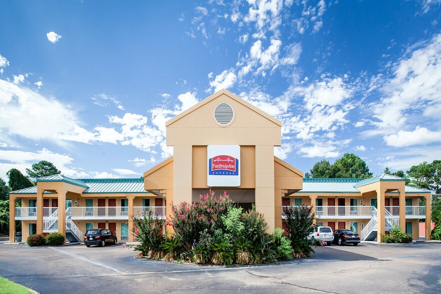 Primary Photo Of 337 Devereaux Dr, Natchez Hotel For Sale