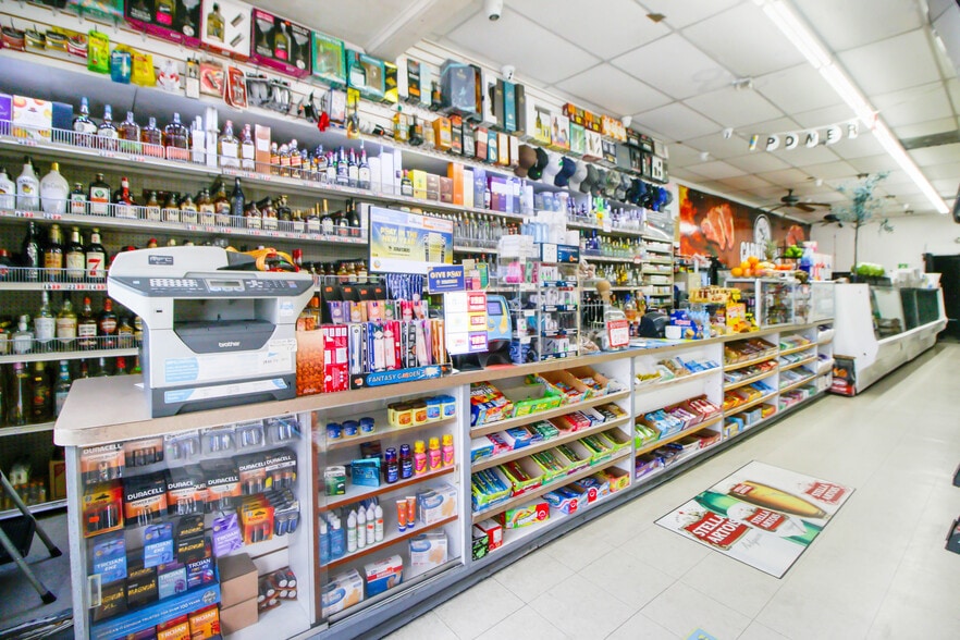 More Photos Of 1710 Lake St, Glendale Convenience Store For Sale