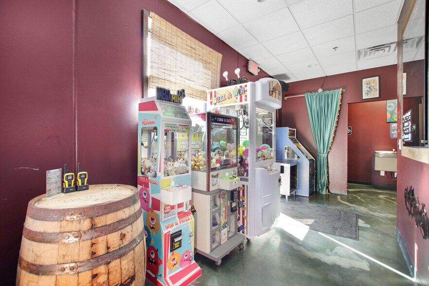 More Photos Of 500-560 Cedar St, Monticello Unknown For Lease