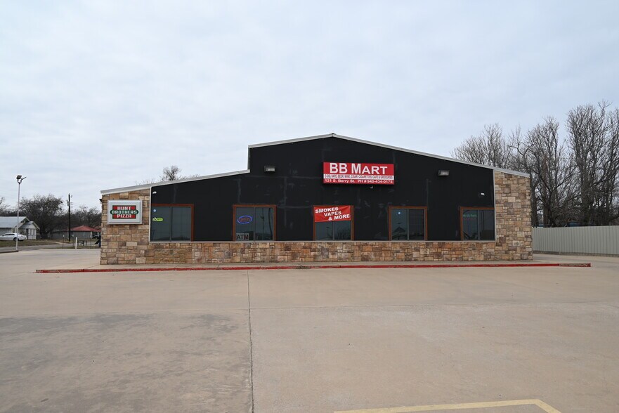 More Photos Of 121 S Berry St, Burkburnett Restaurant For Sale