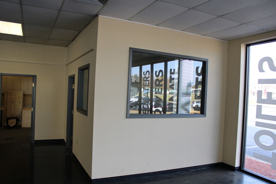 More Photos Of 2086 Paul Walsh Dr, Macon-Bibb Auto Dealership For Lease