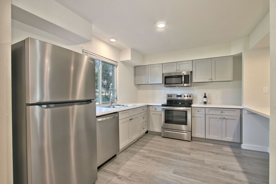 More Photos Of 12455 Melville Dr, Montgomery Apartments For Sale