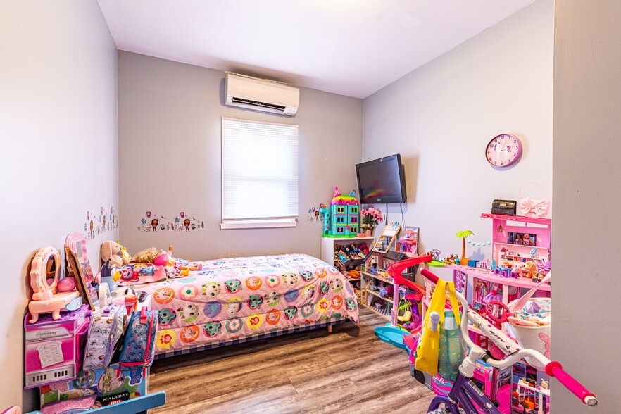 More Photos Of 757 W Main St, Rochester Multifamily For Sale