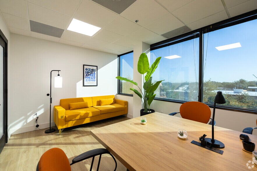 More Photos Of 6698 68th Ave N, Pinellas Park Coworking Space