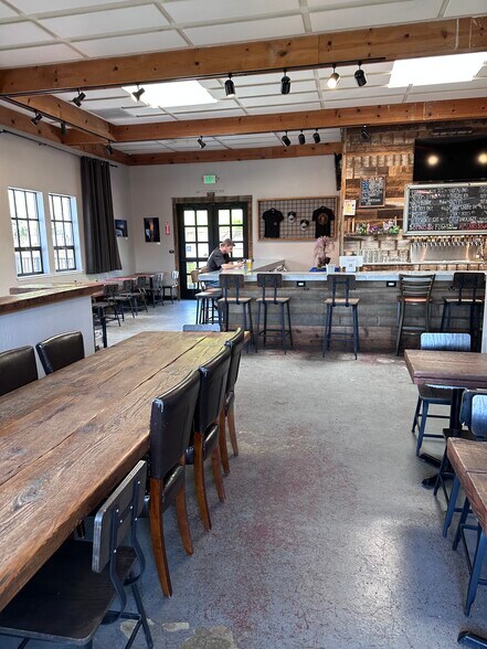More Photos Of 1016 Railroad Ave, Novato Flex For Lease