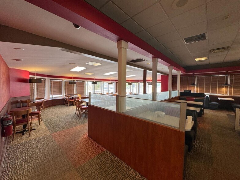 More Photos Of 4765 Montgomery Rd, Cincinnati Restaurant For Sale