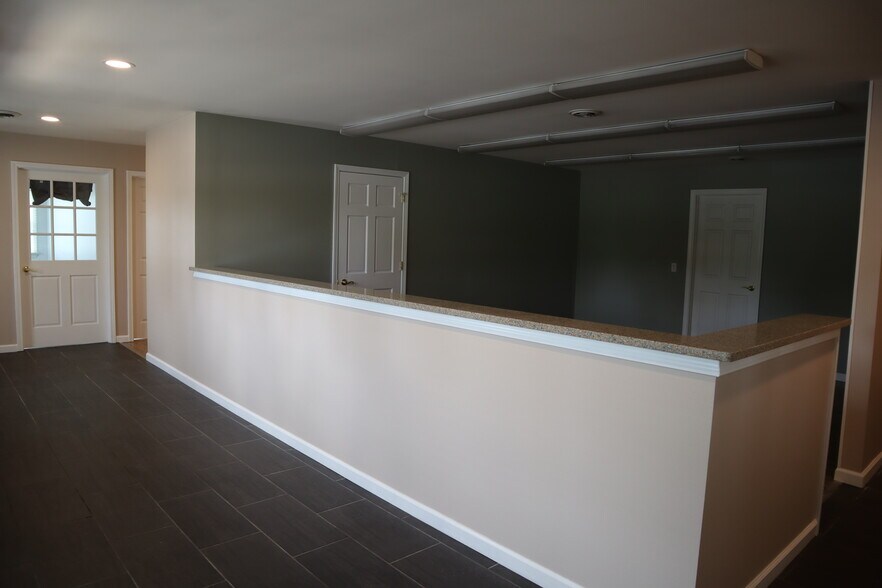 More Photos Of 4101 E 3rd St, Bloomington Office For Lease