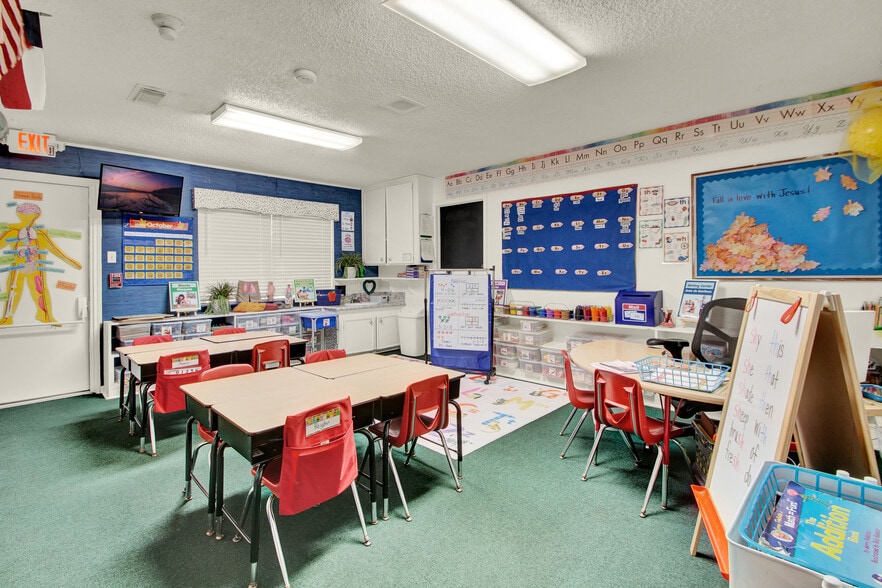 More Photos Of 17127 Red Oak Dr, Houston Flex For Sale