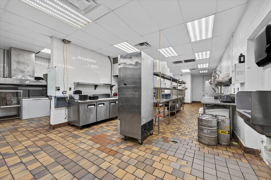 More Photos Of 4000 Fort Campbell Blvd, Hopkinsville Restaurant For Sale