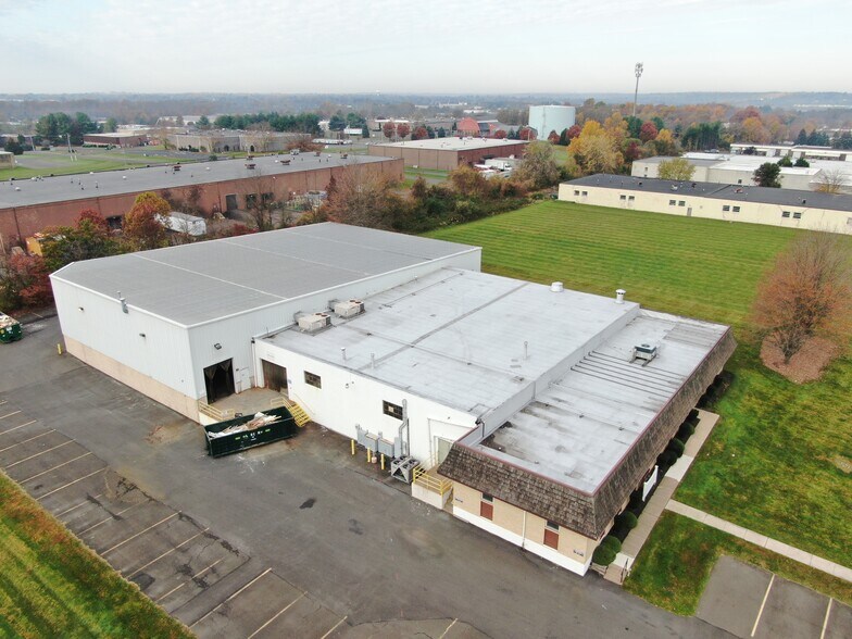 More Photos Of 30 Industrial Dr, Warminster Warehouse For Lease