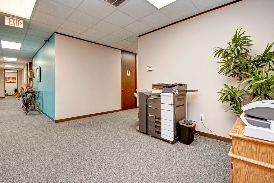 More Photos Of 7102 Glen Chase Ct, Houston Office For Sale