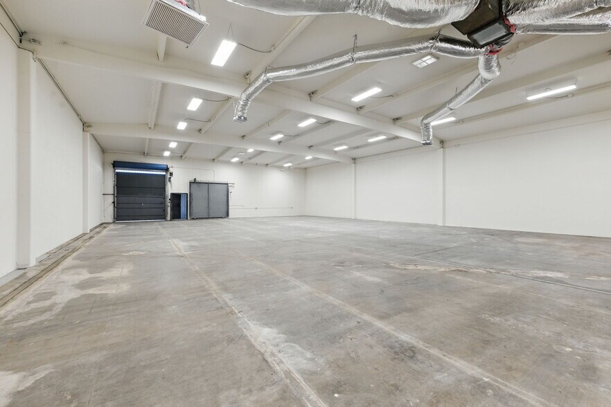 More Photos Of 12819 Main St, Los Angeles Warehouse For Sale