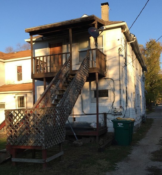 More Photos Of 131 Hobbs Ave, Joliet Apartments For Sale
