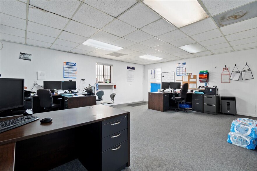 More Photos Of 2008 Okeechobee Blvd, West Palm Beach Auto Dealership For Sale