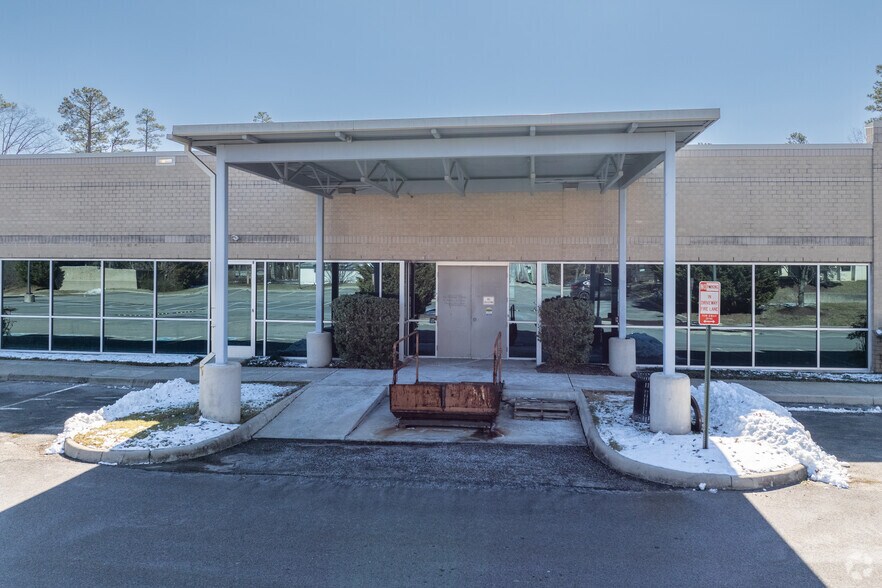 More Photos Of 2805 N Parham Rd, Richmond Office For Sale