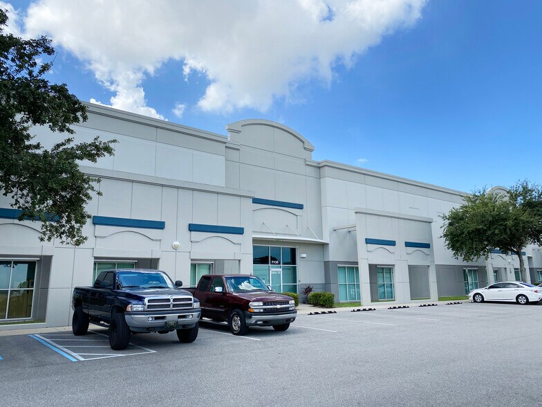 More Photos Of 7115 16th St E, Sarasota Unknown For Lease