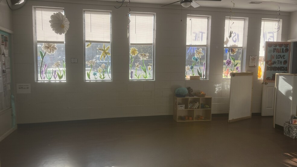 More Photos Of 325 N Kingston Ave, Rockwood Daycare Center For Sale