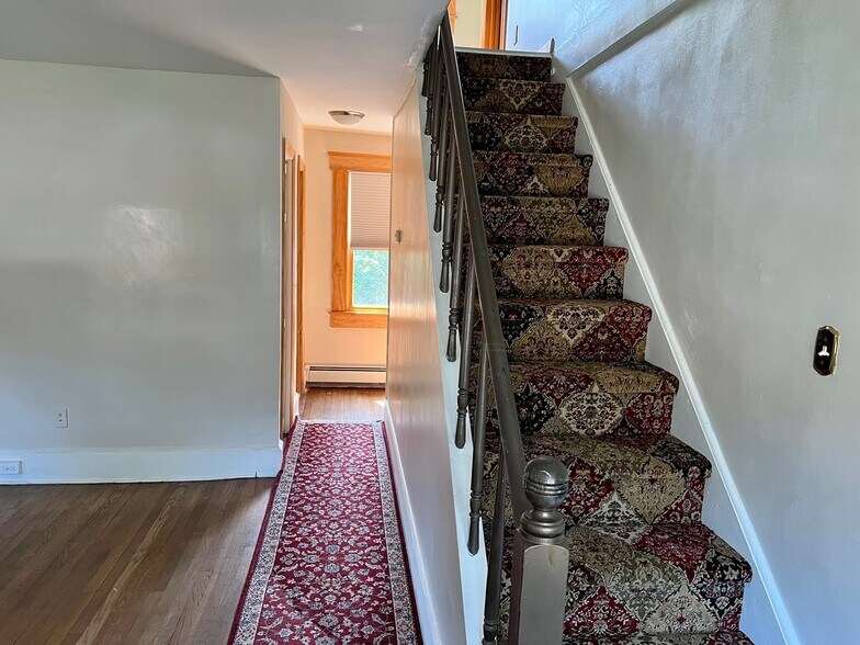 More Photos Of 91 Green St, Huntington Office Residential For Sale