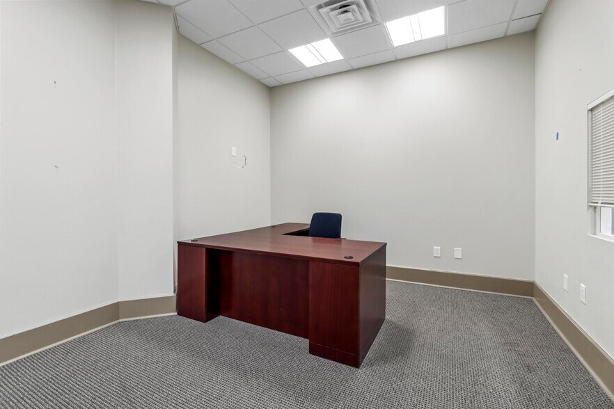 More Photos Of 1600 N Redbud Blvd, McKinney Office For Sale